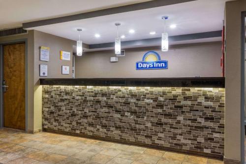 Chứng chỉ, giải thưởng, bảng hiệu hoặc các tài liệu khác trưng bày tại Days Inn by Wyndham Florence Cincinnati Area