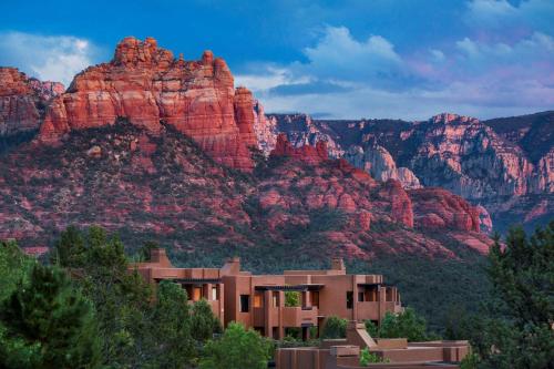 een gebouw voor een berg bij Hyatt Vacation Club at Pinon Pointe, Sedona in Sedona