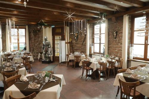 Restavracija oz. druge možnosti za prehrano v nastanitvi Hotel Restaurant 3 Châteaux