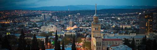 Uma visão geral de Tbilisi ou uma vista da cidade tirada do hotel