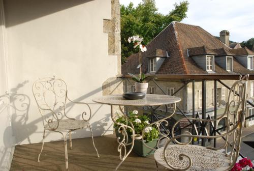 Un balcón o terraza en Hôtel de France