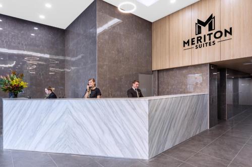 Лоби или рецепция в Meriton Suites Waterloo