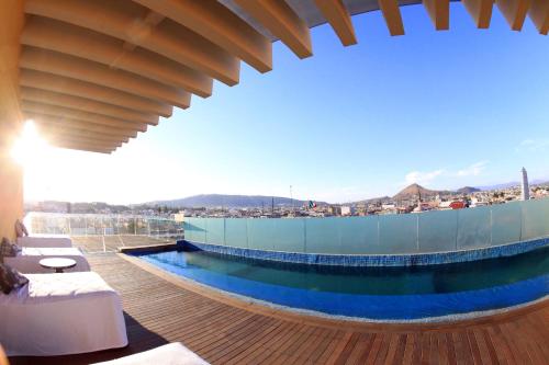 The swimming pool at or close to Hotel Real de Don Juan