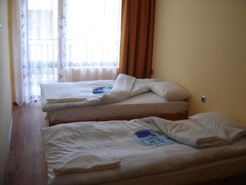 A bed or beds in a room at Central Park Family Hotel