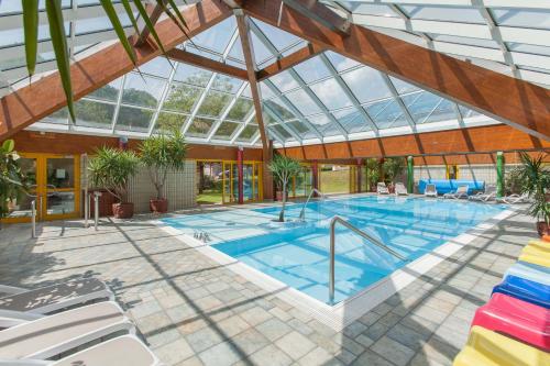 A piscina localizada em Grand Hotel Gortani ou nos arredores