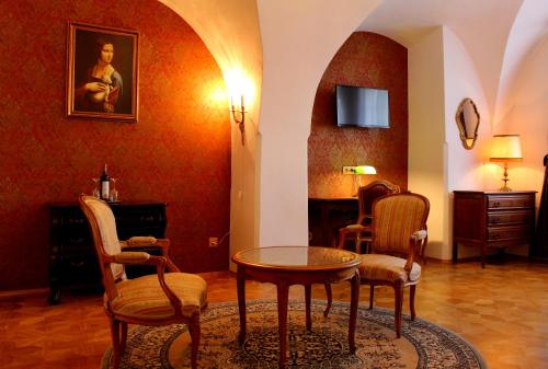 a living room with a table and two chairs at Penzion Kasper Cyklopenzion in Jindrichuv Hradec