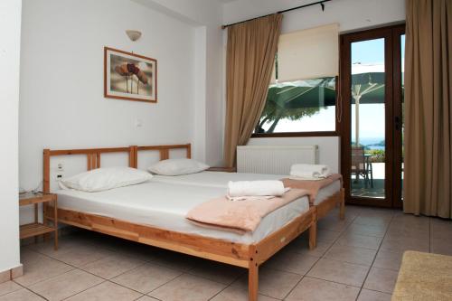 Voodi või voodid majutusasutuse Apartments Villa L&M Skiathos toas