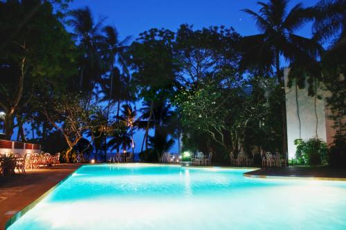 The swimming pool at or close to Plaza Beach Hotel