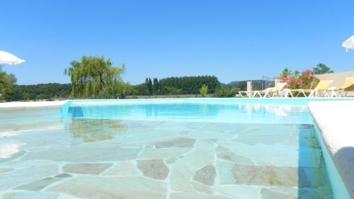 Басейн в или близо до Hôtel La Bastide d'Iris