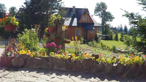 A garden outside Domek Pod Kogutkiem Na Dolinie