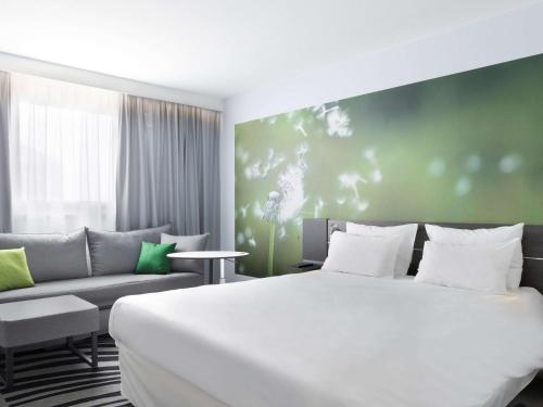 Voodi või voodid majutusasutuse Novotel Paris Charles de Gaulle Airport toas