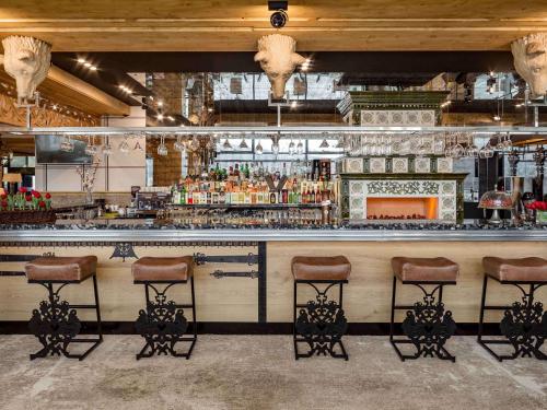 The lounge or bar area at Bachleda Hotel Kasprowy