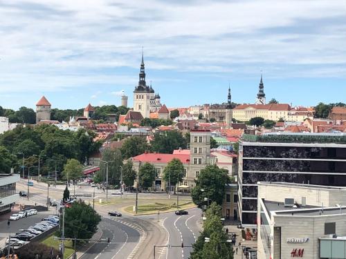 Utsikt over Tallinn, enten fra leiligheten eller fra et annet sted