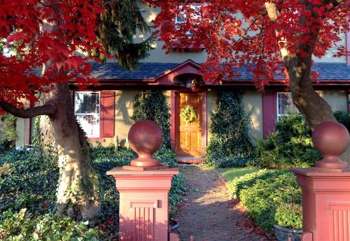 A garden outside The Lancaster Bed and Breakfast