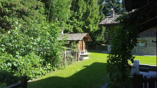 a gazebo in the yard of a house at Chalet Blanc "Le Flocon" in Courmayeur