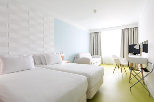 Tempat tidur dalam kamar di Legendary Porto Hotel