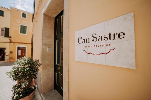 Un certificat, premiu, logo sau alt document afișat la Hotel Boutique Can Sastre