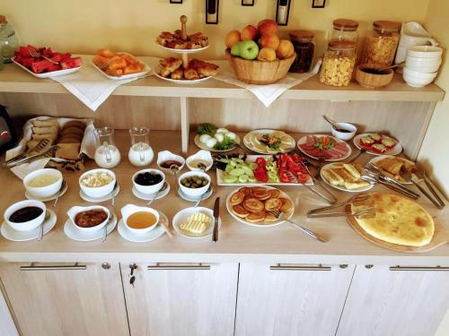 Makanan di atau di tempat lain dekat hotel