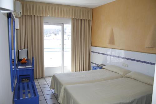 Una cama o camas en una habitación de Hotel Virgen del Mar