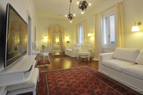 O zonă de relaxare la Villa Las Tronas Hotel & SPA