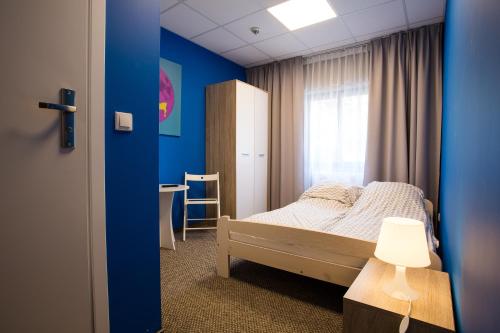 Vuode tai vuoteita majoituspaikassa Moon Hostel Poznań