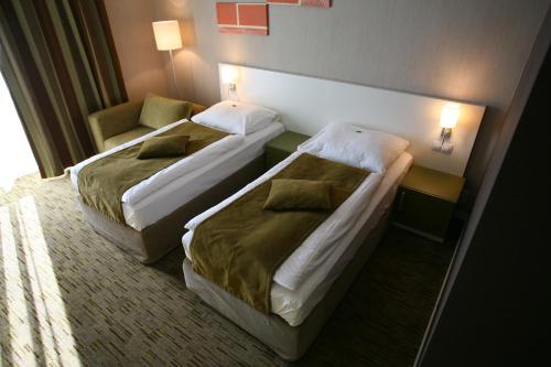 A bed or beds in a room at Hotel EMPIRE