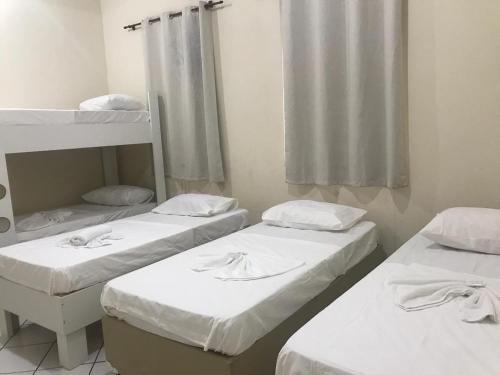 En eller flere senger på et rom på Hotel Central Campo Grande