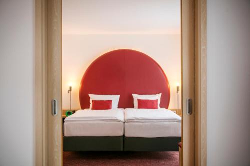 Uma cama ou camas num quarto em ARCOTEL Rubin Hamburg