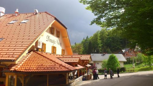 Zgradba, v kateri se nahaja hotel