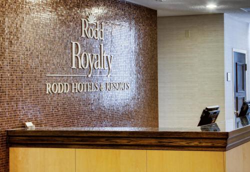 ein Schild an der Wand einer Hotellobby in der Unterkunft Rodd Royalty in Charlottetown