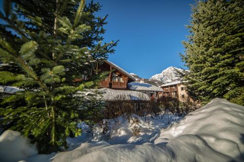 Peisaj natural din apropierea acestui aparthotel