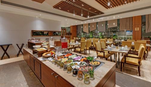 Makanan di atau berdekatan hotel