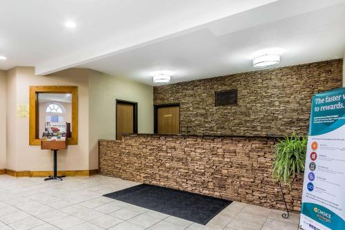 Lobby o reception area sa Quality Inn & Suites Chesterfield Village