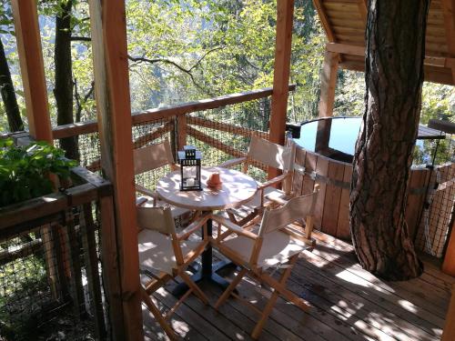 Balcó o terrassa a Ribno Alpine Glamping