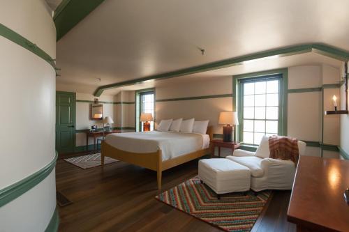 Cama ou camas em um quarto em Shaker Village of Pleasant Hill