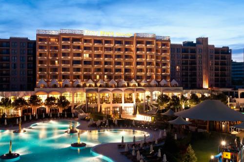 Kolam renang di atau dekat dengan ROYAL BEACH HOTEL apartment