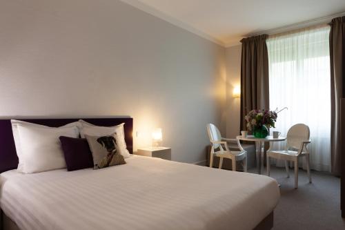 Katil atau katil-katil dalam bilik di Hotel Le Sevigne - Sure Hotel Collection by Best Western