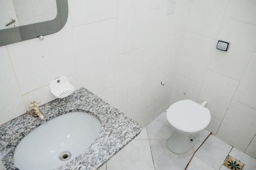 Un baño de Hotel Lumem Taguatinga Sul