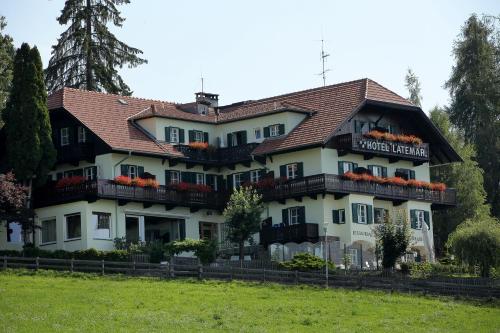 The building in which a szállodákat is located