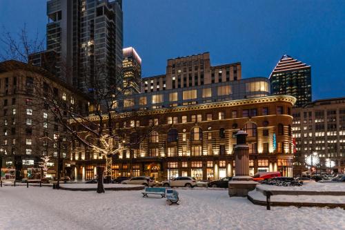 Hôtel Birks Montréal during the winter