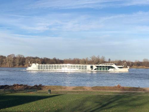 Gallery image of Rheinblick Sommershof in Cologne