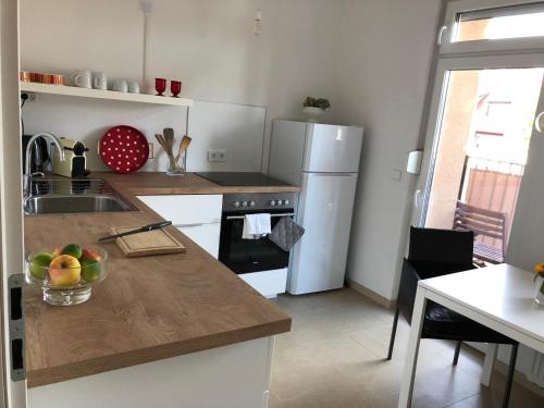 Una cocina o cocineta en Feel-Good Apartment In Mannheim-Neckarau