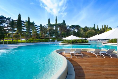 Poolen vid eller i närheten av Eden Hotel by Maistra Collection