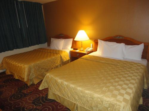 Americas Best Value Inn Santa Rosa, New Mexico 객실 침대