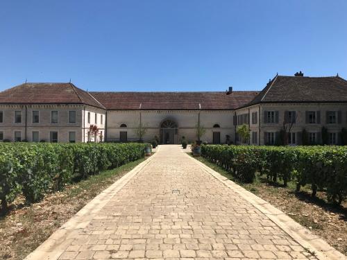 Taman di luar Chateau de Chassagne-Montrachet