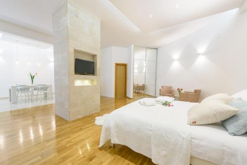 Gallery image of Deluxe Beach Apartments Renata in Split