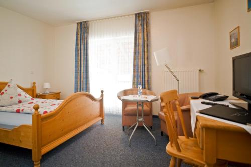 A bed or beds in a room at Köhler's Hof