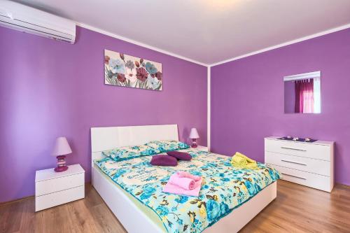 Una cama o camas en una habitación de Apartman Modry