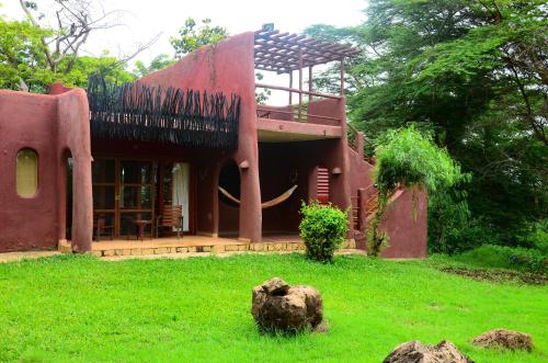 Сад в Amboseli Serena Safari Lodge