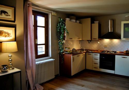 Una cocina o kitchenette en Appartamento Le Corti